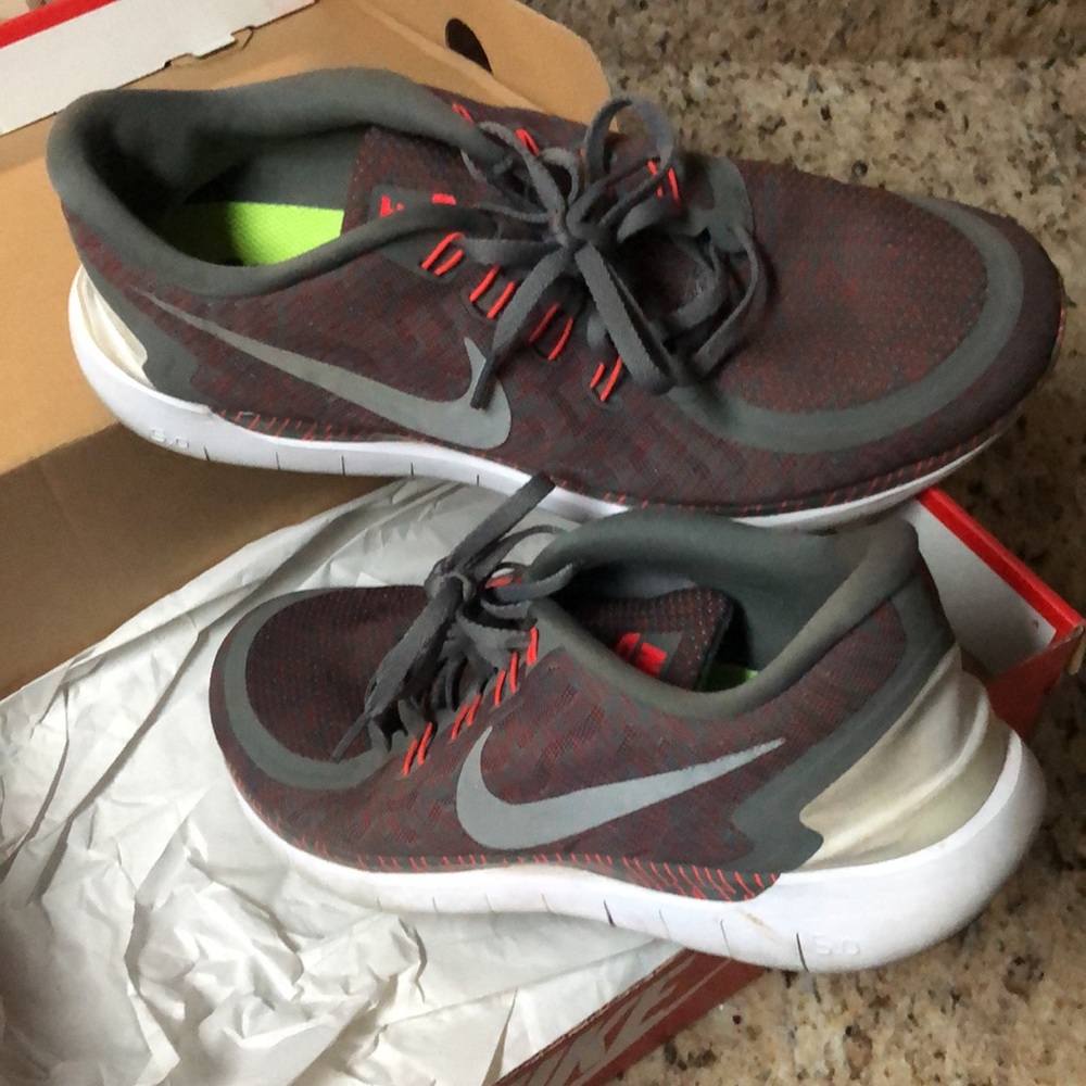 Nike - Picture 4 of 6